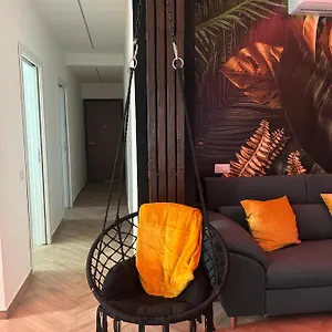 https://twenty-five-house.it-lombardy.com